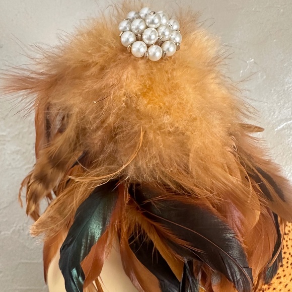 GLORIOUS 1950s\' MUSTARD COLOR DOTTED VELOUR AND FEATHER TRIMMED COCKTAIL HAT main image 8